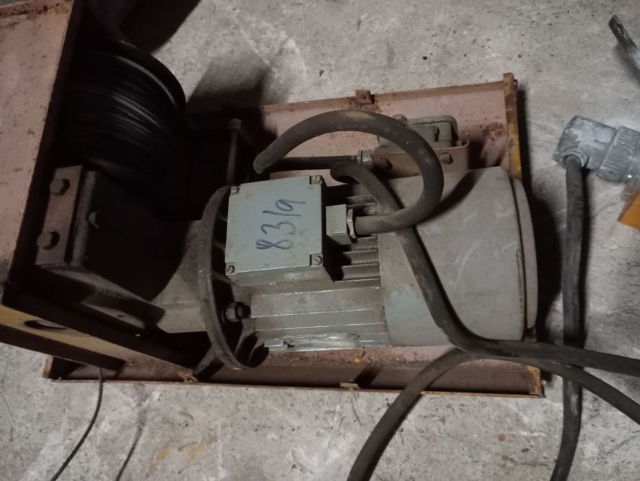 Silnik elektryczny z wyciągarką