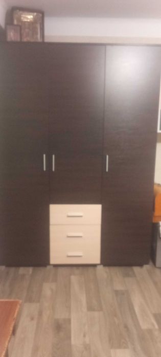 Шафа для одягу. Новий