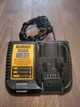 Зарядний пристрій DeWalt DCB115 12V/20V