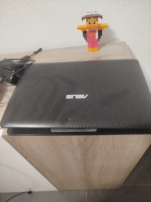 Computador ASUS 1.6 1Gb RAM 256Gb para peças a funcionar