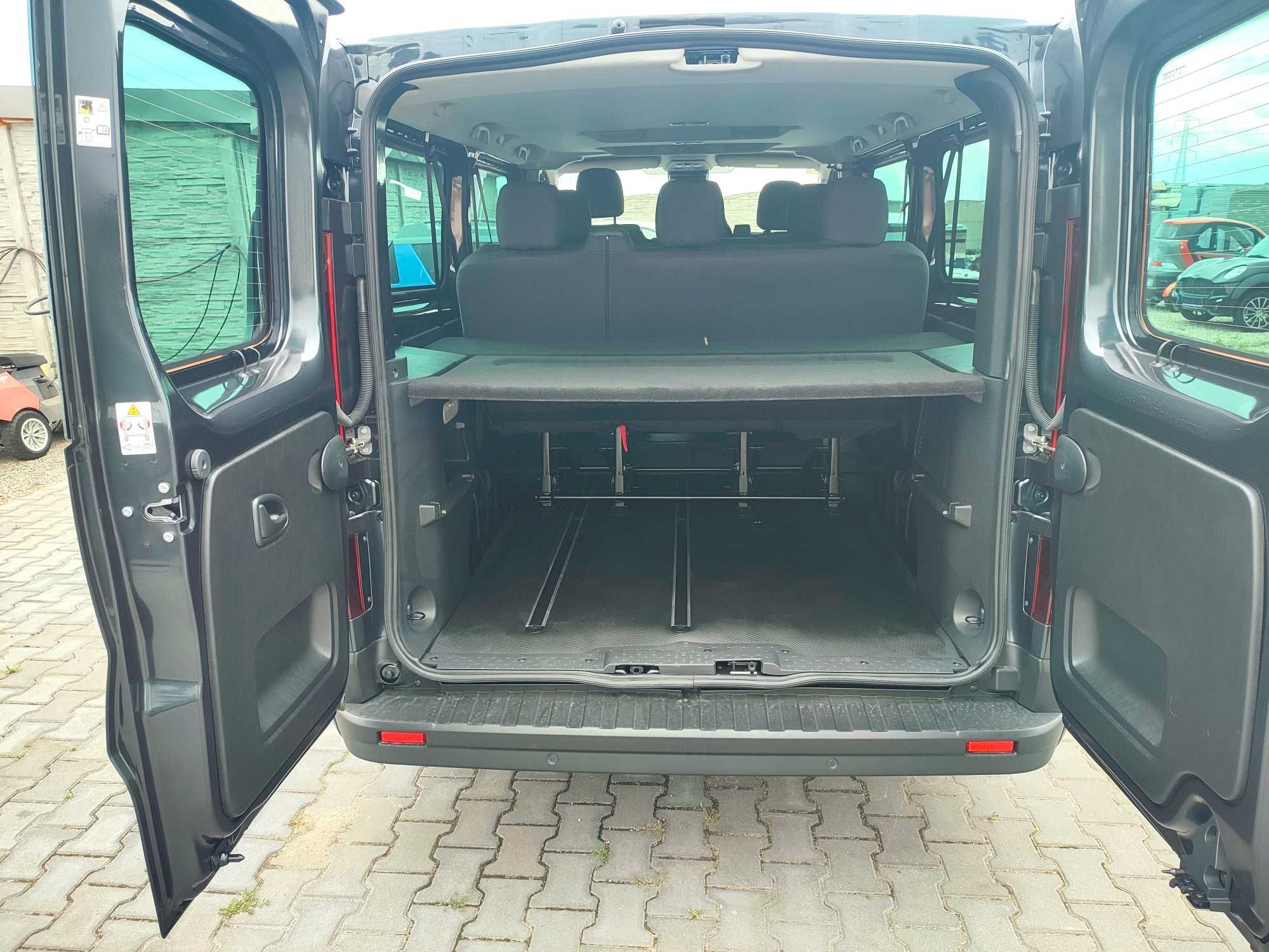 Wynajem bus 9 osobowy NOWY Renault Trafic Wypożyczalnia autolaweta
