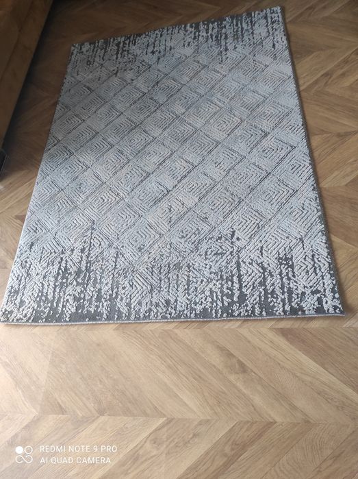Średni dywan 140×190