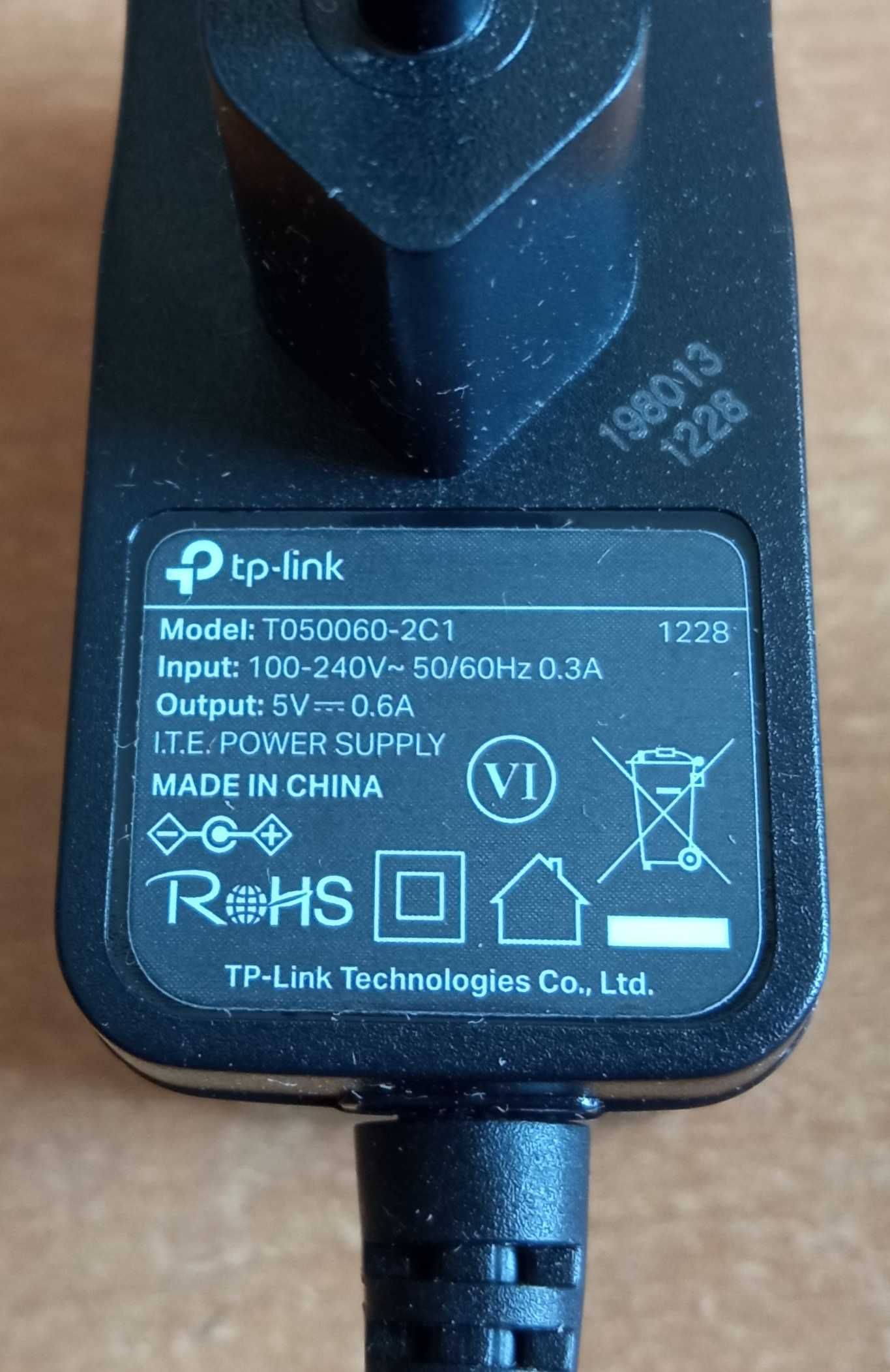 Блок питания 9V / 850mA (TP link)