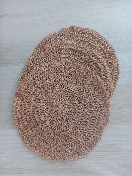 Podkładki pod talerze ręcznie robione.