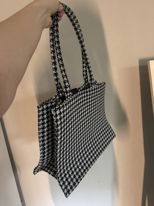 Сумка-тоут в принт гусяча лапка