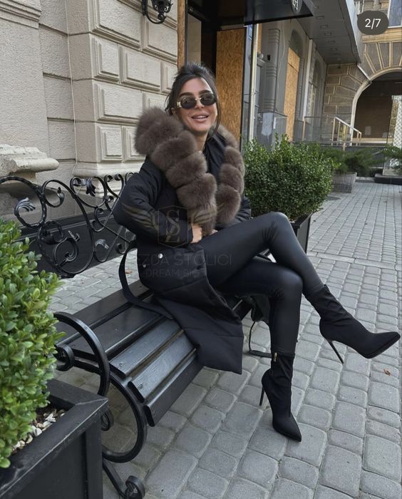 Пуховик з песцем , шикарне пальто з хутром