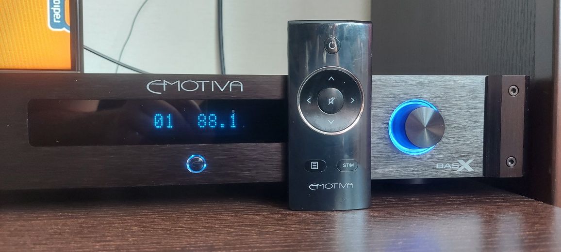 Emotiva BasX TA-100 Wzmacniacz zintegrowany
