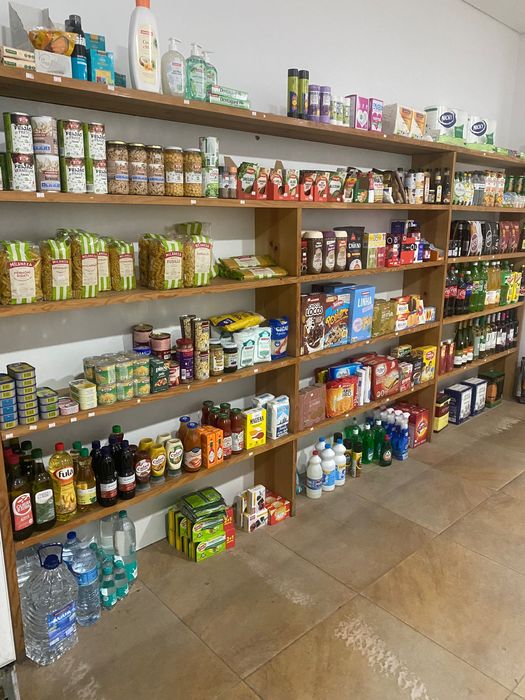 Prateleiras de madeira