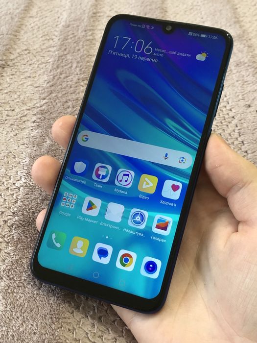 Телефон Huawei P smart 2019 3/64gb класний телефон