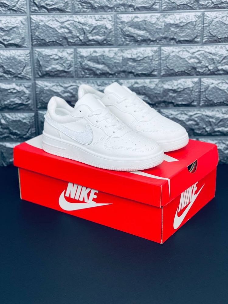 Кросівки Nike Force 1 унісекс підходять як чоловікам так і жінкам.