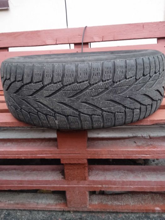 Резина Nokian 215 60 R17  1 шт.