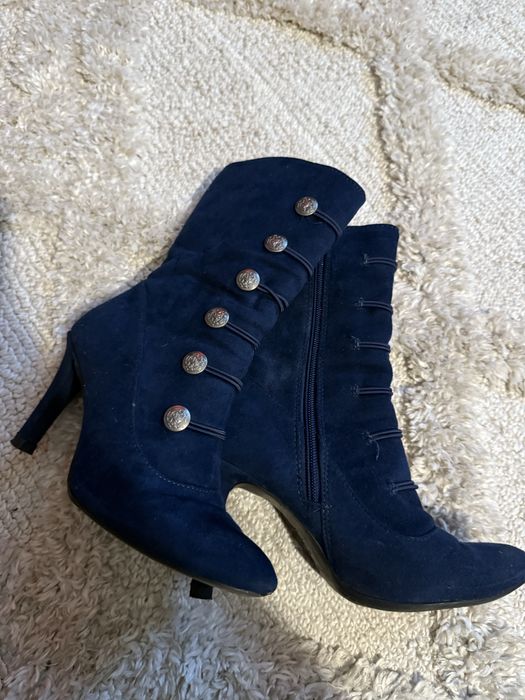 Przepiękne, granatowe półkozaczki