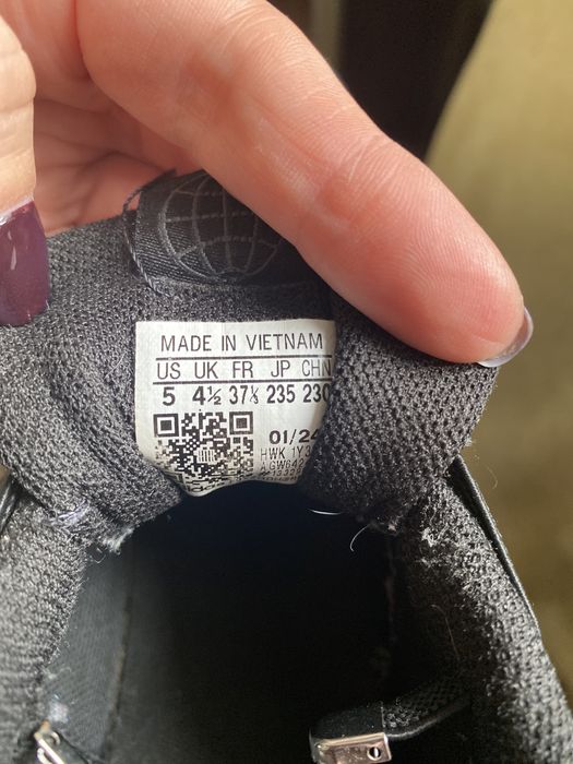 Продам кросівки adidas