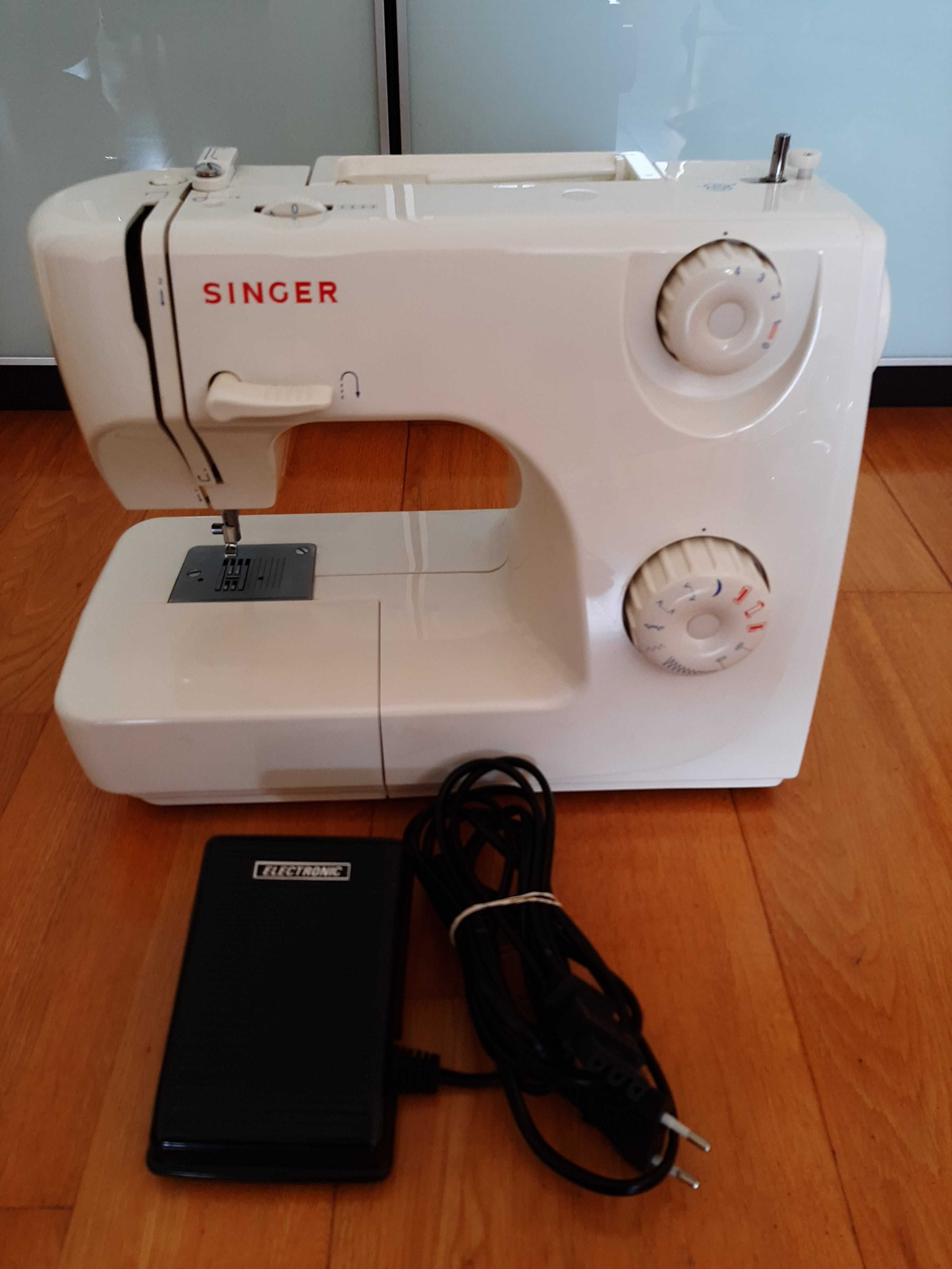 Maq. de Costura SINGER 8280 - 7 Pontos - 7 Programas