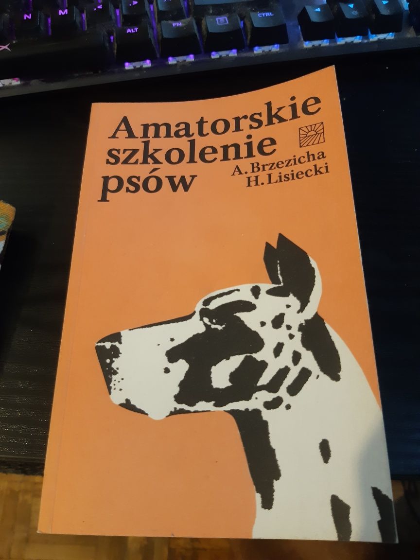 Zestaw 3 książek o psach. Hodowla, leczenie, wychowywanie.