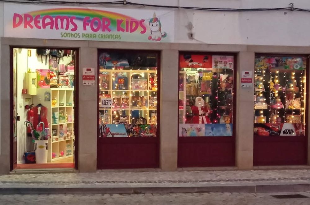 Oportunidade Única Venda de Stock Completo de Loja de Artigos Infantis