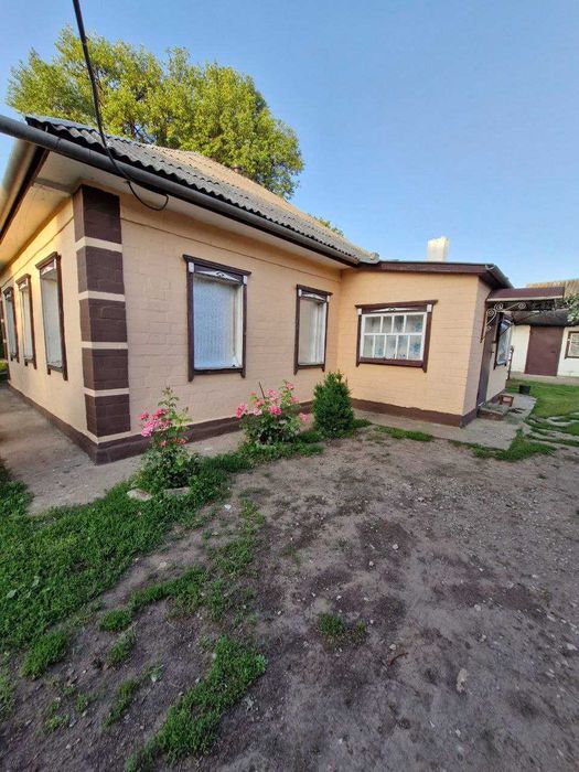 Продам будинок з земельною ділянкою