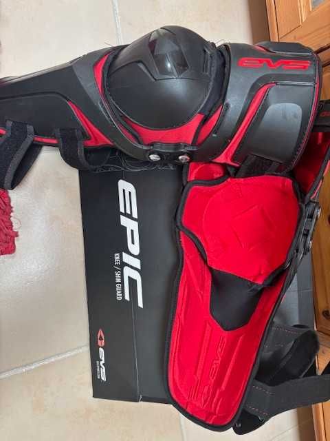 Joelheiras Enduro EPS novas