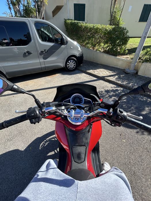 Mota 125cc - PCX de 2017,Bom estado (com banco custom) +\-negociavel
