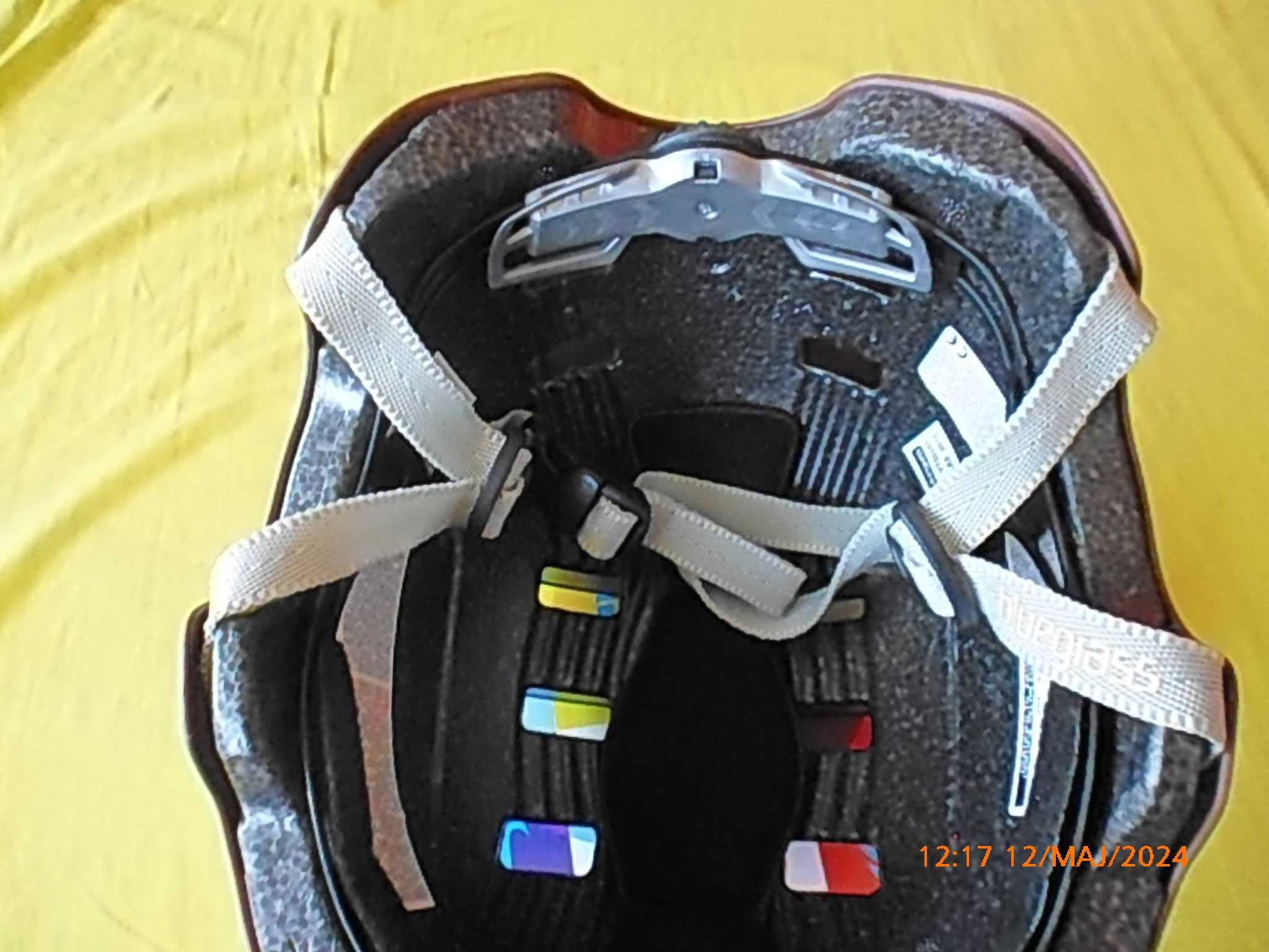 Kask dziecięcy orzech Bluegrass Super Bold(hulajnoga) roz.51-55