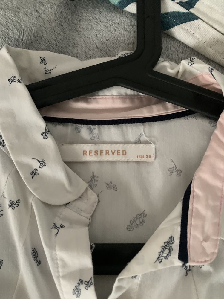 Biała koszulka reserved