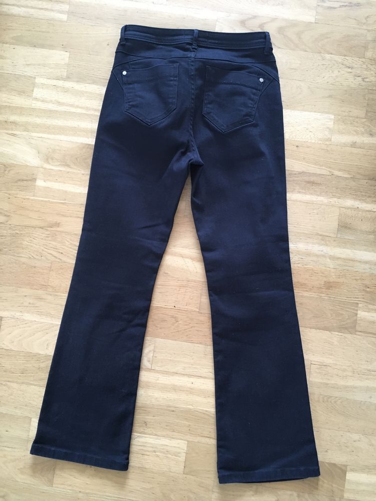 Czarne jeansy bootcut rozmiar 36