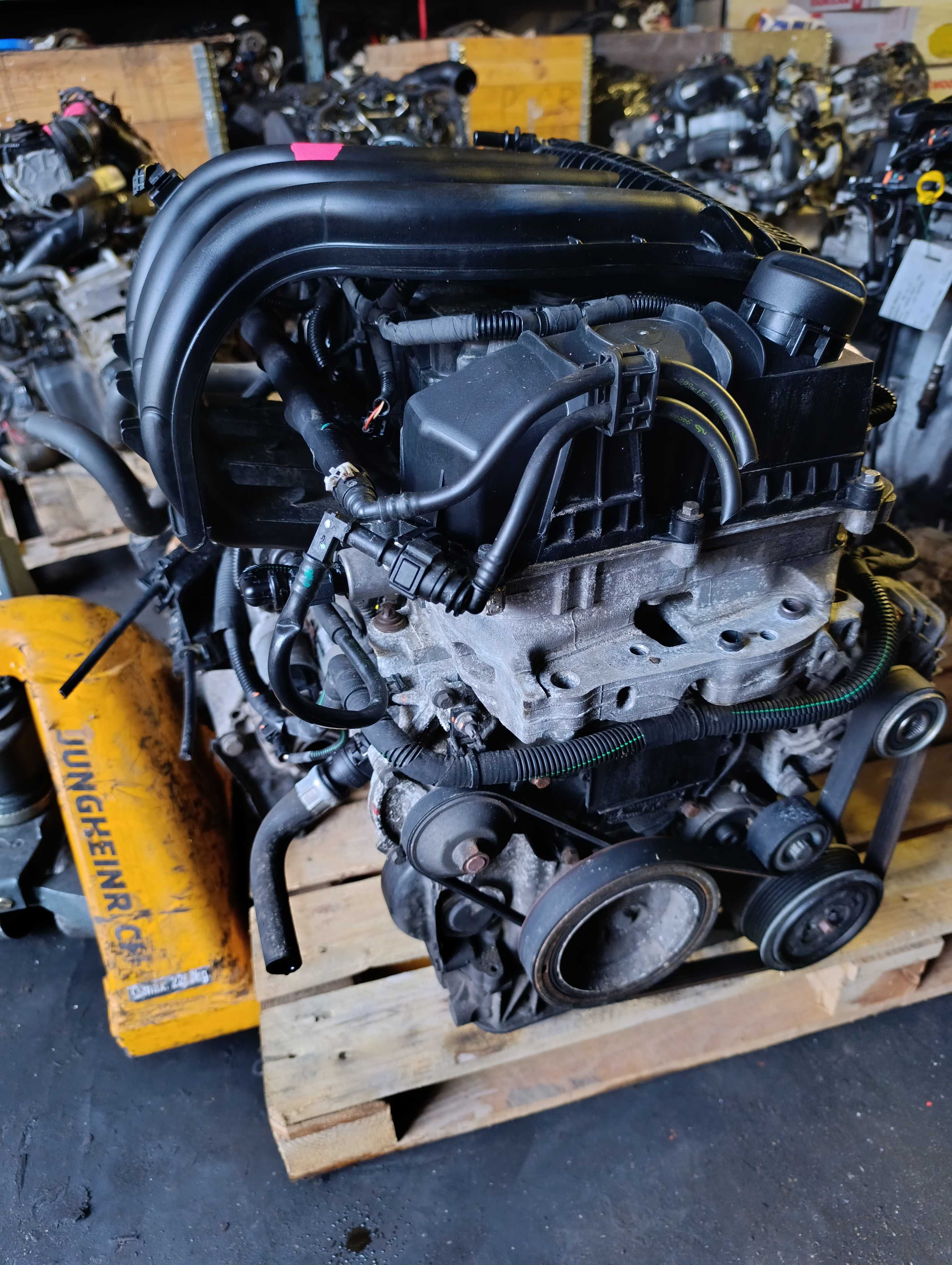 Silnik 1.2 VTI HM01 HMZ EB2F 16- Citroen cactus Peugot 208  kompletny