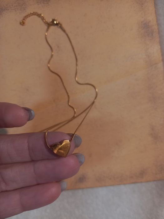 Fio dourado com coração