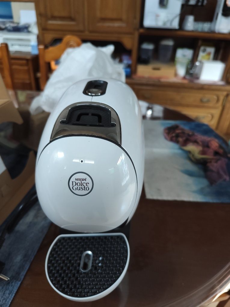 Máquina de café dolce Gusto Neo