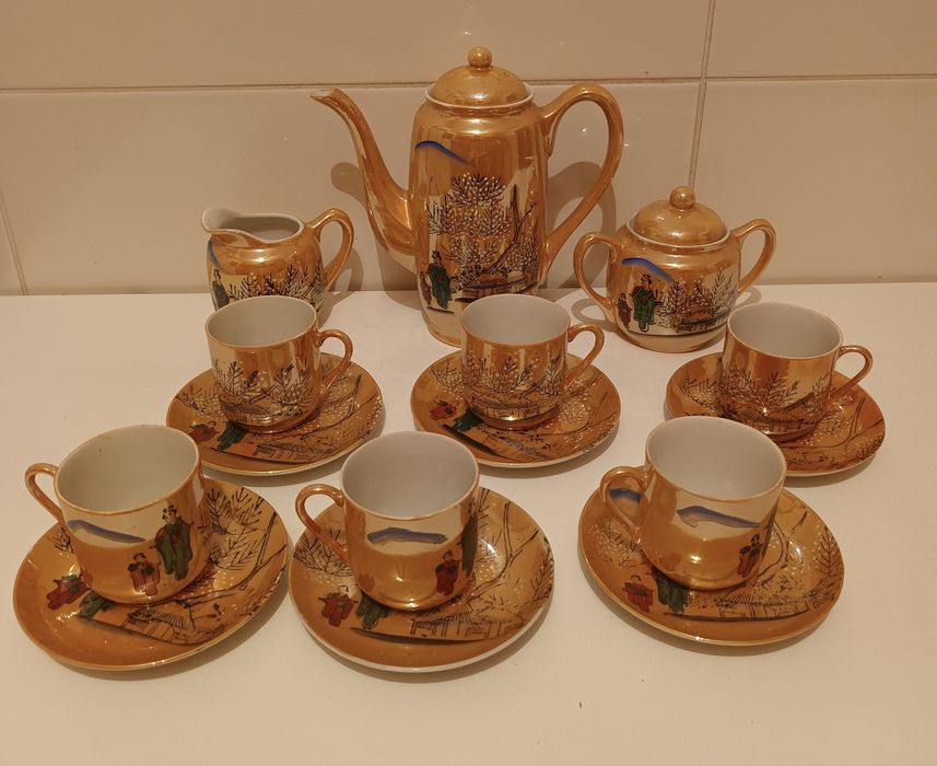 Serviço de café em porcelana pintado à mão impecável