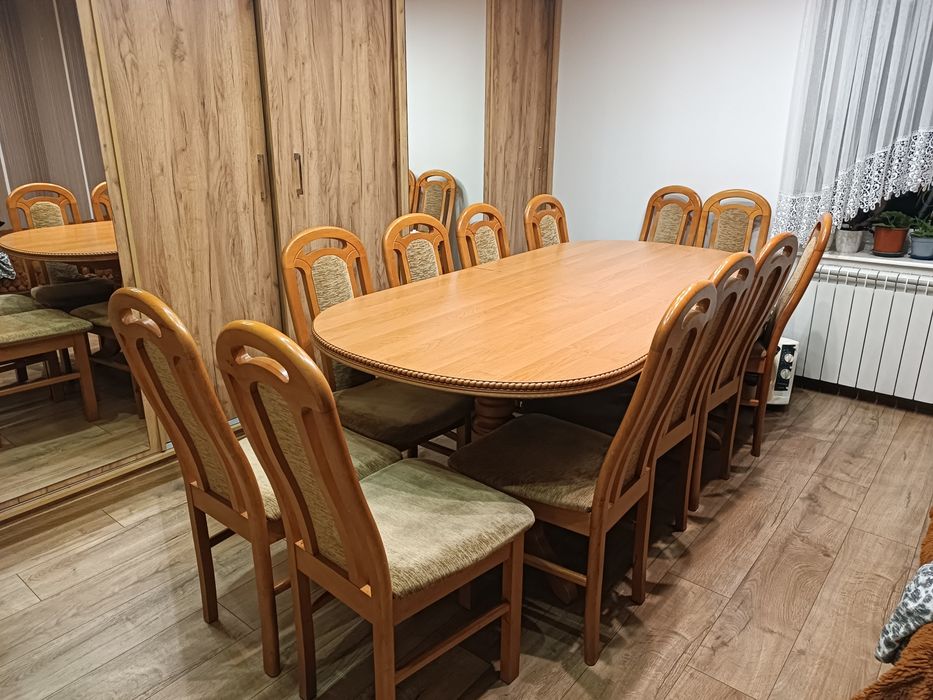 Stół (200-290x100) i 12 krzeseł