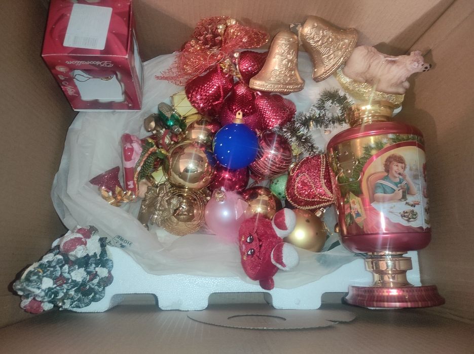 Продам лот іграшок новорічних б/у. 250гр.