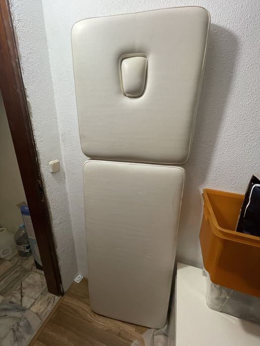 Marquesa de dois corpos com movel