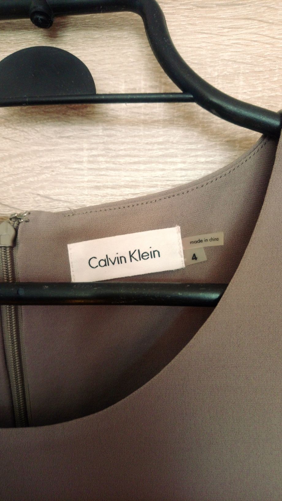 Sukienka Calvin Klein bez rękawów oliwka/khaki rozmiar 38