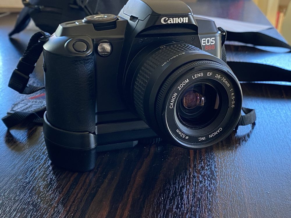 Máquina fotográfica Canon EOS 888