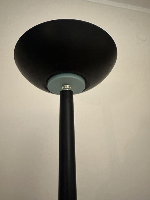 Candeeiro de pé preto regulavel