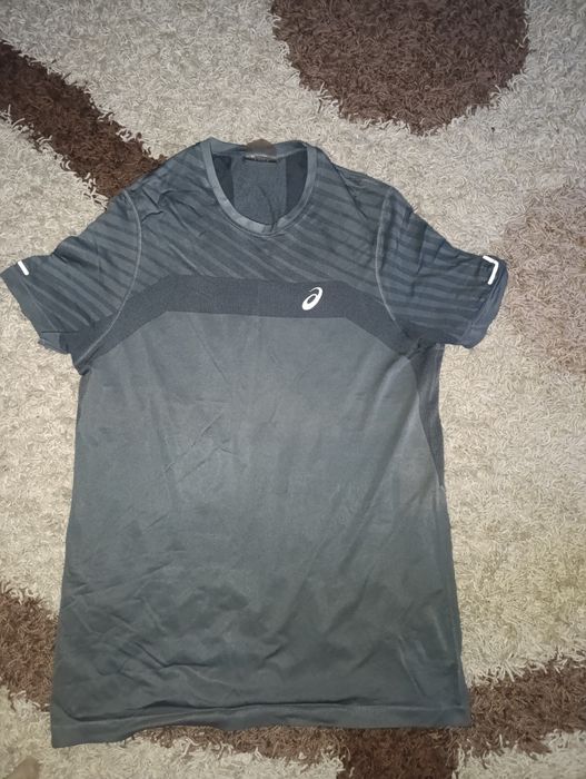 Приталена футболка від бренду ASICS розмір (L)