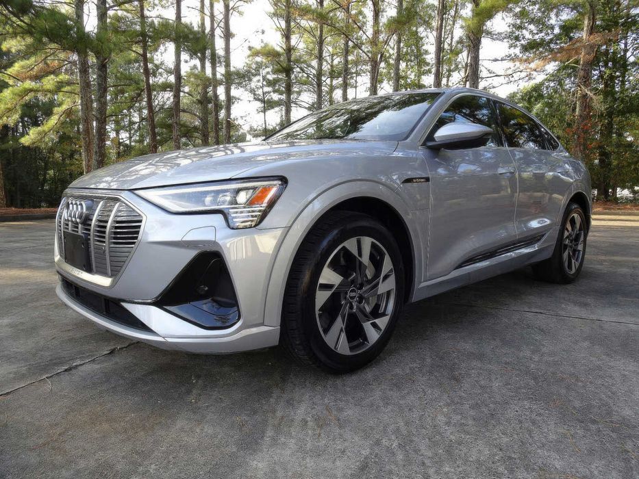 Audi e-tron Premium S Line Sportback      2022