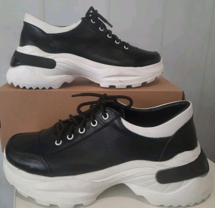 Продам  кросівки