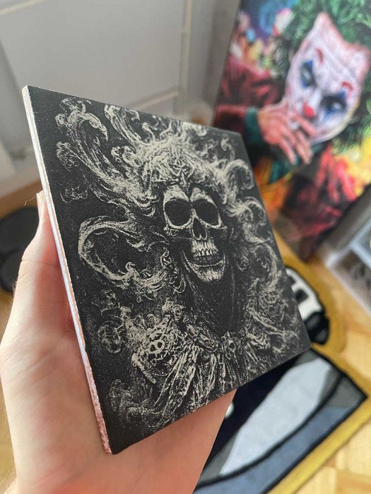 Obraz Wypalony na Płytce Ceramicznej - Koscisty Demon, 15x15 cm