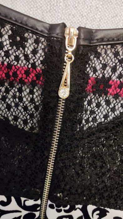 Sukienka z welurowym wzorem