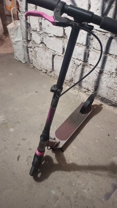 Hulajnoga Scooter z różowym dodatkami