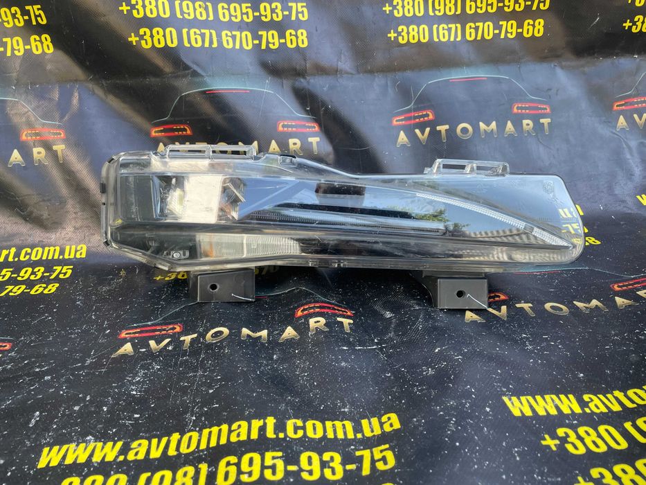 Фара протитуманна права Tesla S Plaid протитуманка Tesla 1649248-00-C