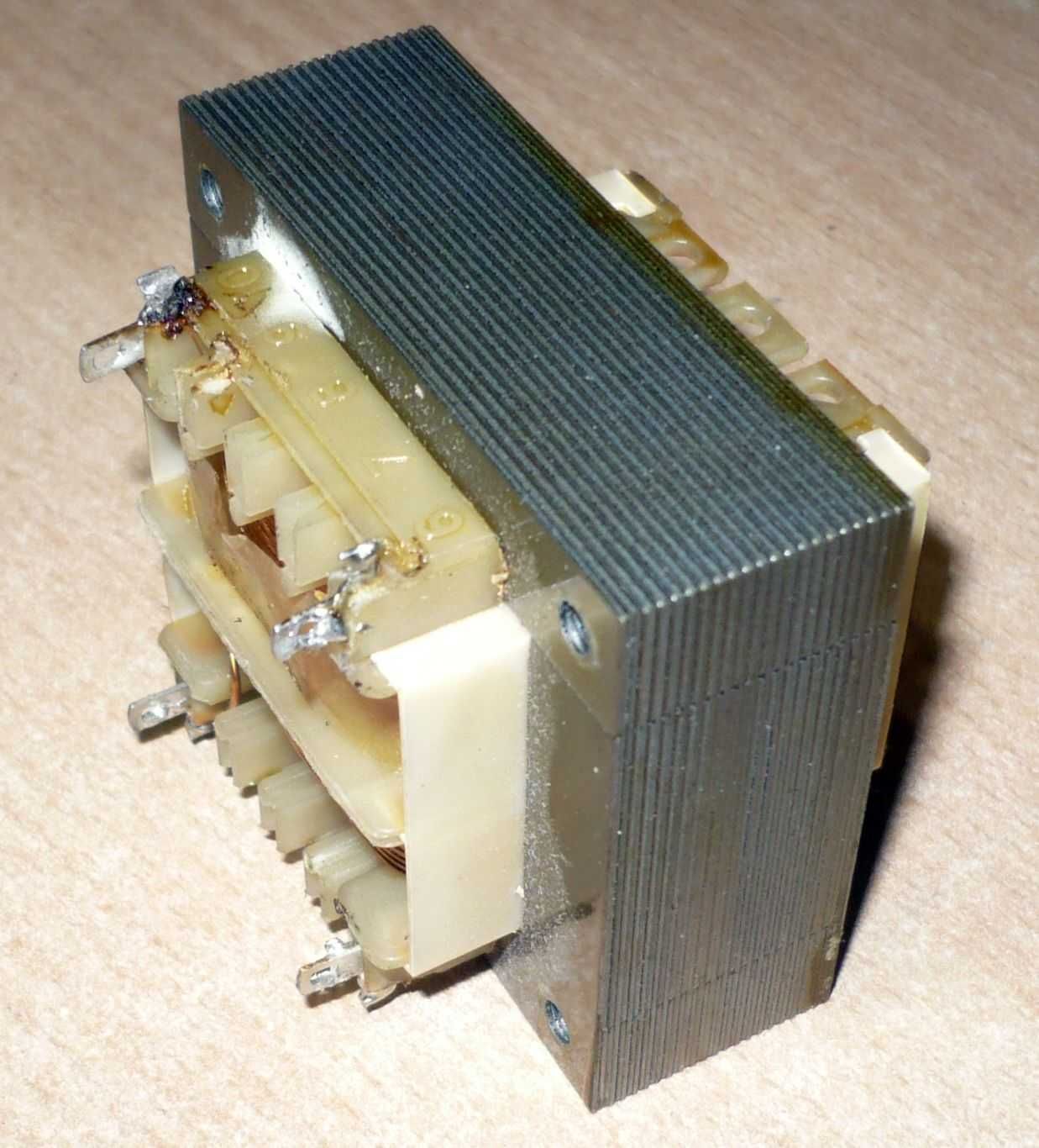 Transformator sieciowy 230V/20W-19V/1A ładowarki