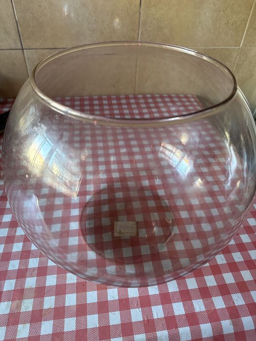 Aquário de vidro com 22cm de diâmetro e 26cm