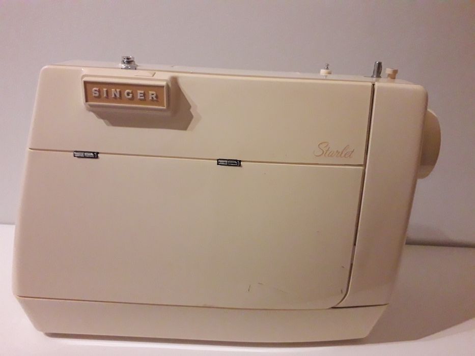 Máquina de costura Singer com avaria