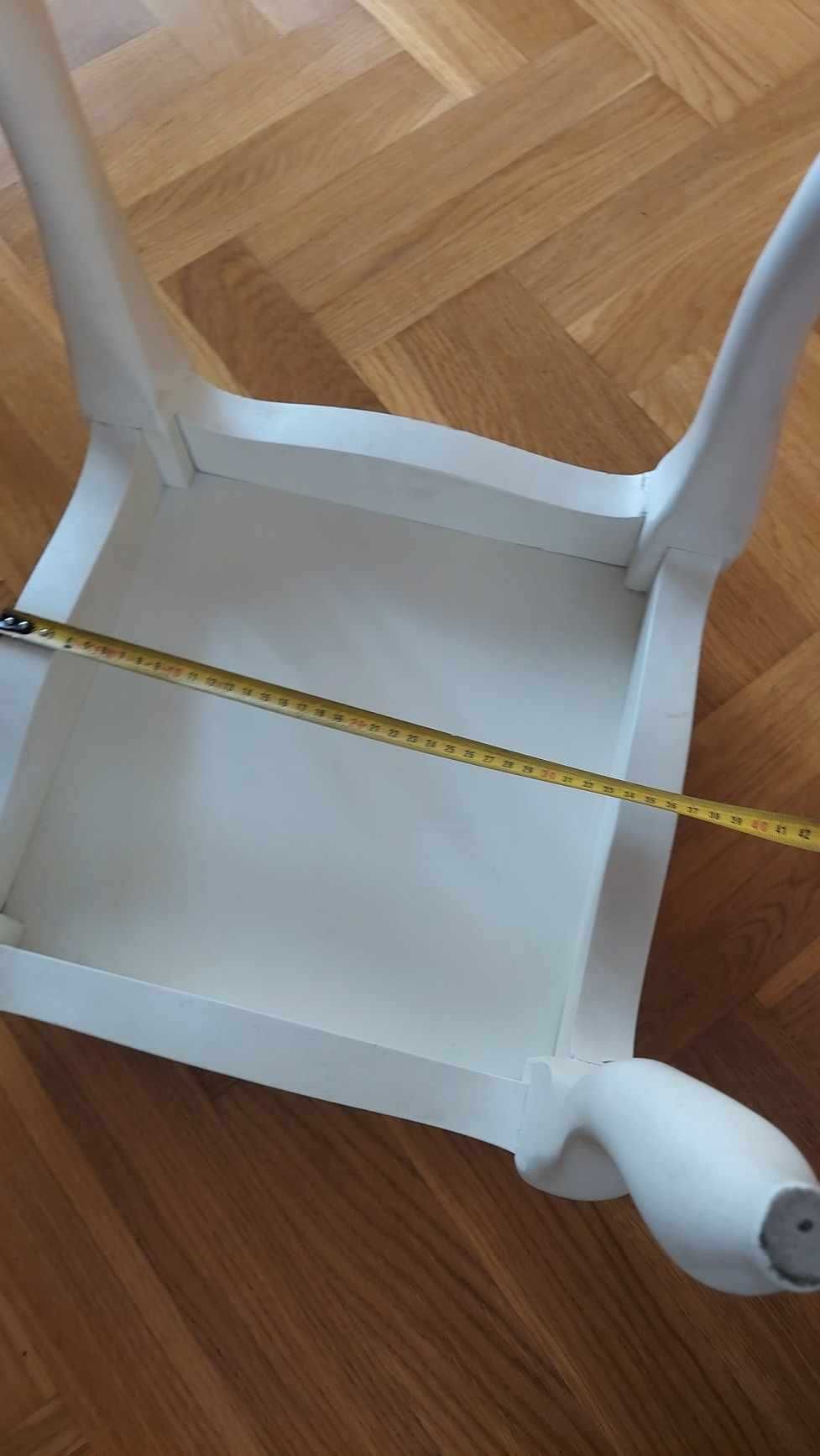 Biały taboret  w stylu ludwikowskim