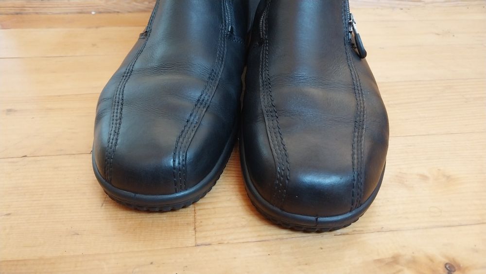 Продам женские кожаные зимние ботинки ECCO  Snow  Waterproof