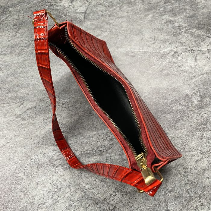 Модна невелика сумка на плече сумочка багет міні жіноча червона