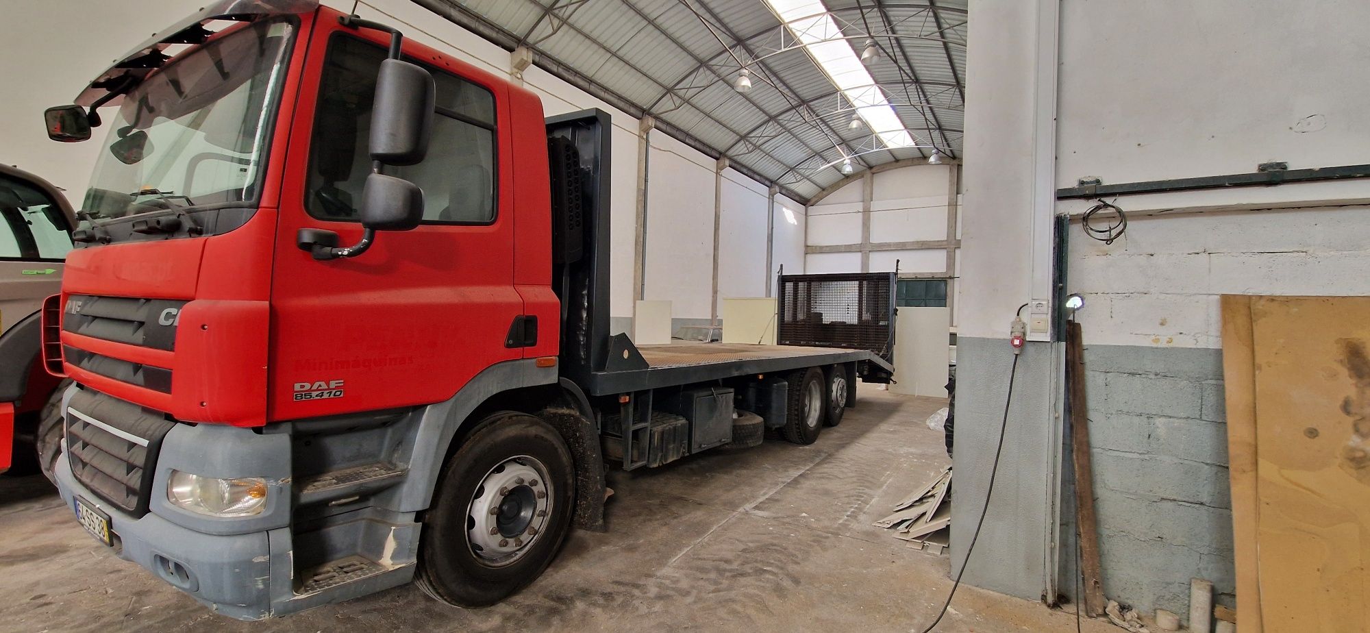 Camiao daf porta maquinas 26ton